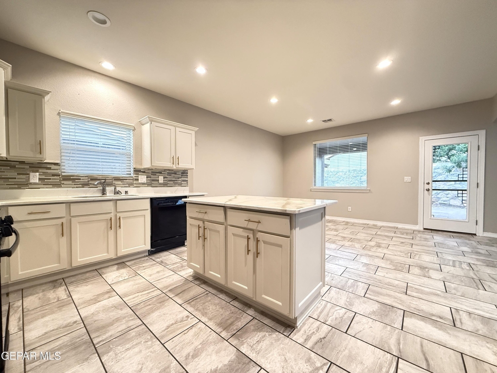 1028 Flyer Place - Photo 22