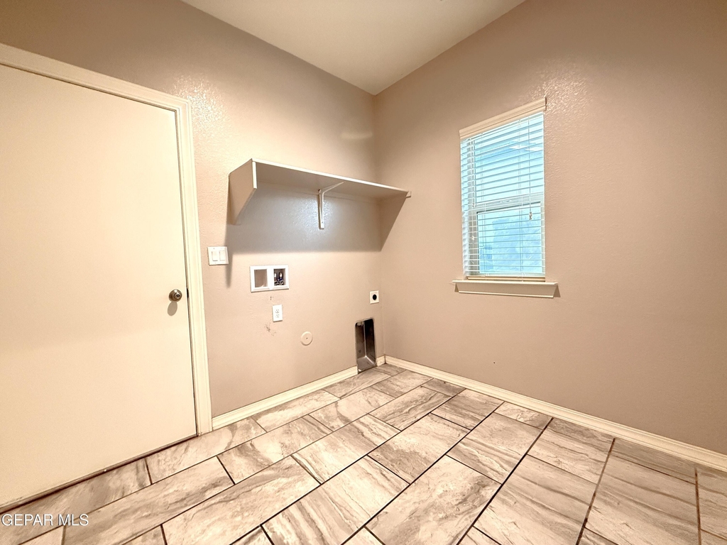 1028 Flyer Place - Photo 33