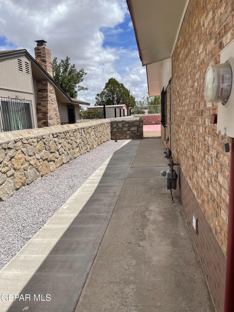 10604 Fieldrock Court - Photo 7