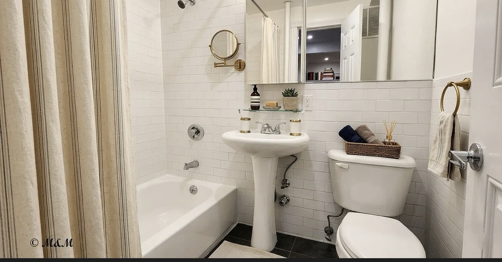 307 Mott Street - Photo 3