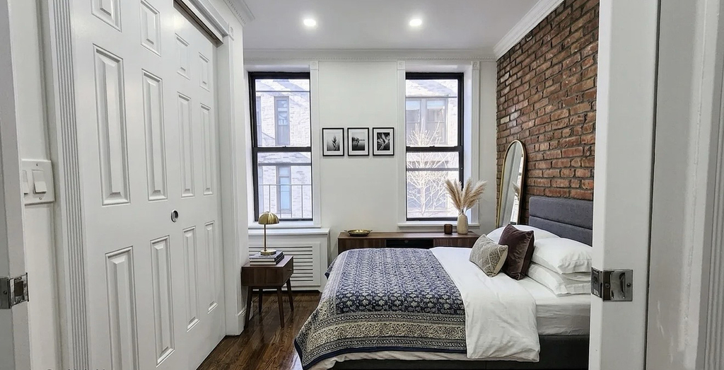 307 Mott Street - Photo 2