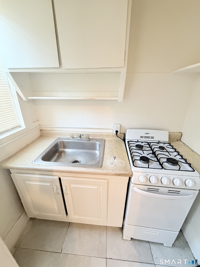 485 Howard Avenue - Photo 2