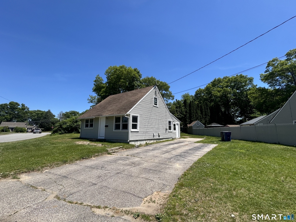 18 Lynwood Drive - Photo 1