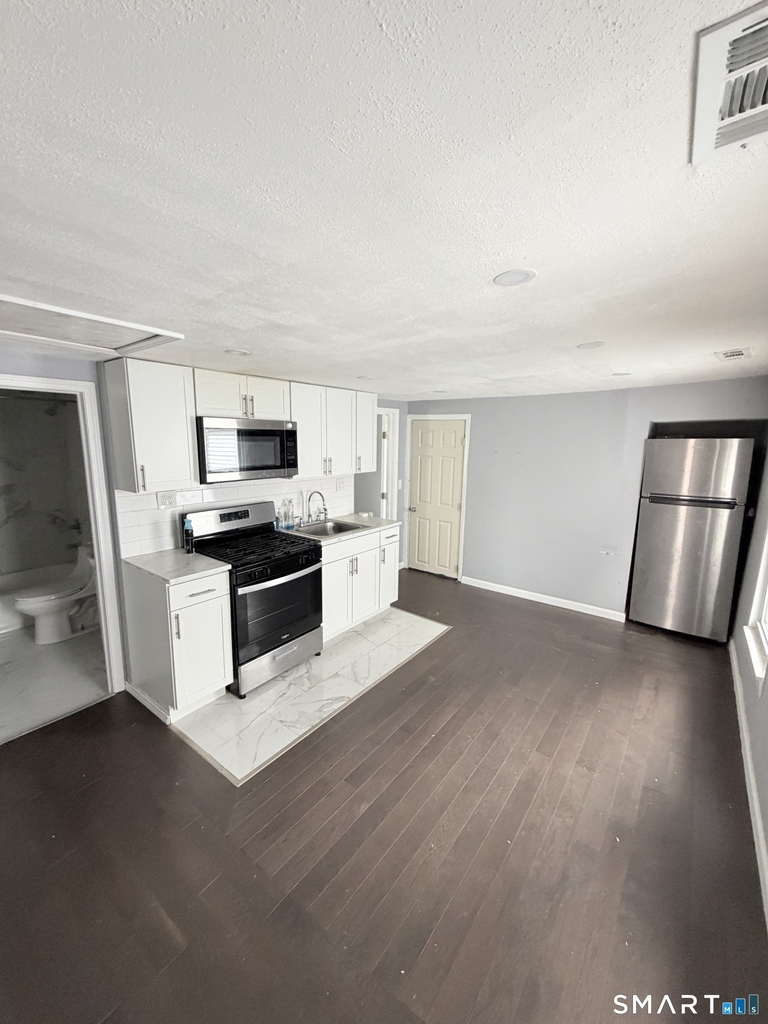 16 Daggett Street - Photo 1