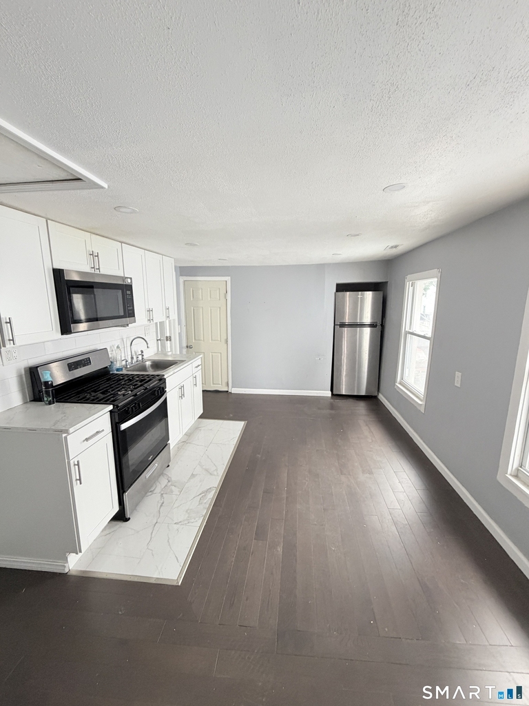 16 Daggett Street - Photo 2