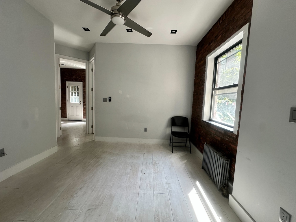 West 52nd Street - Photo 4