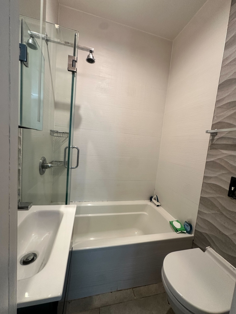 West 52nd Street - Photo 10
