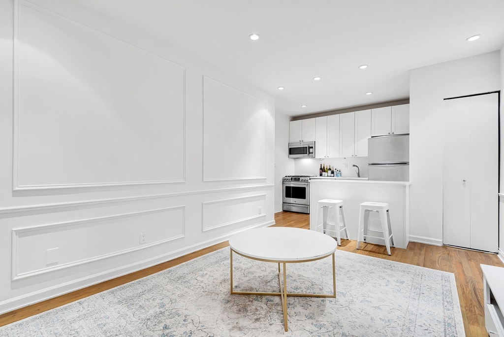 226 East 70th Street - Photo 3