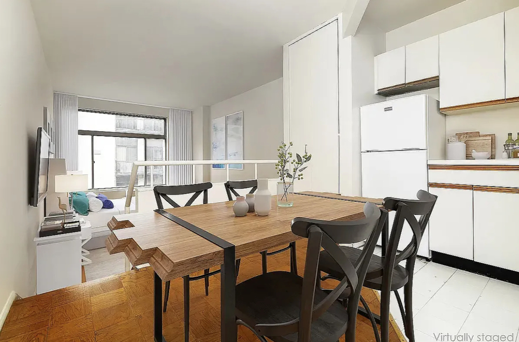 220 East 24th Street - Photo 0