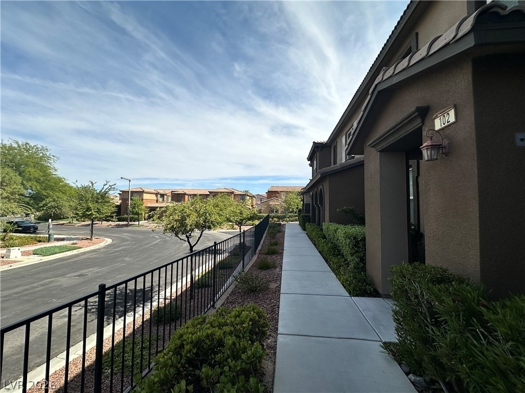1571 Plaza Centre Drive - Photo 2