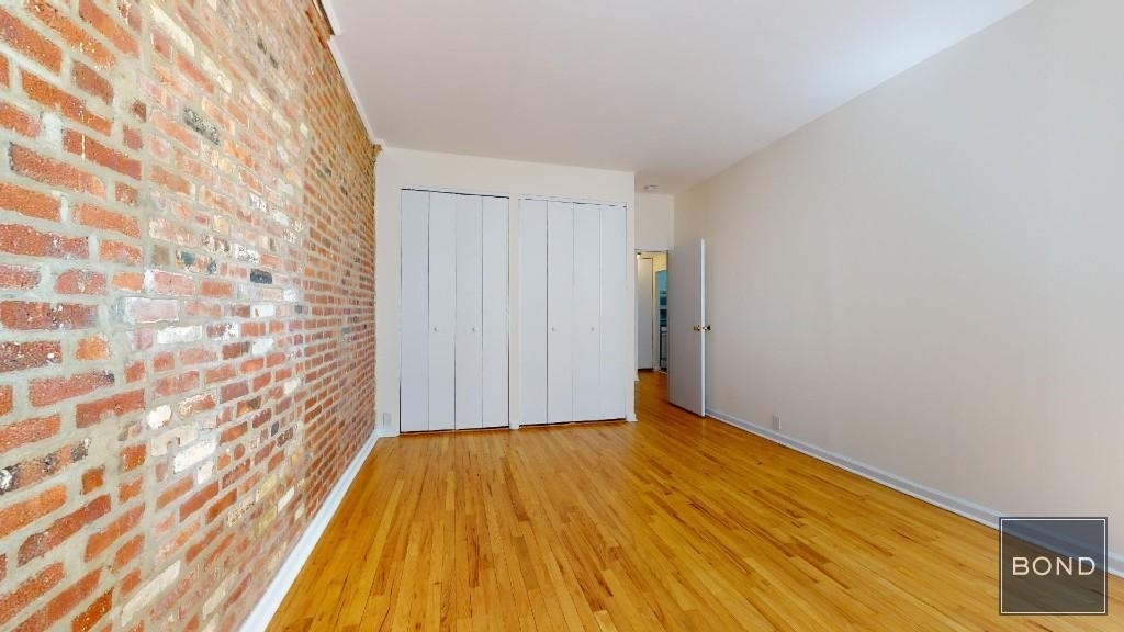 201 East 12th Street - Photo 5