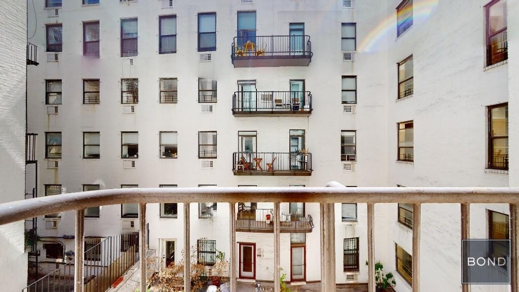 201 East 12th Street - Photo 4