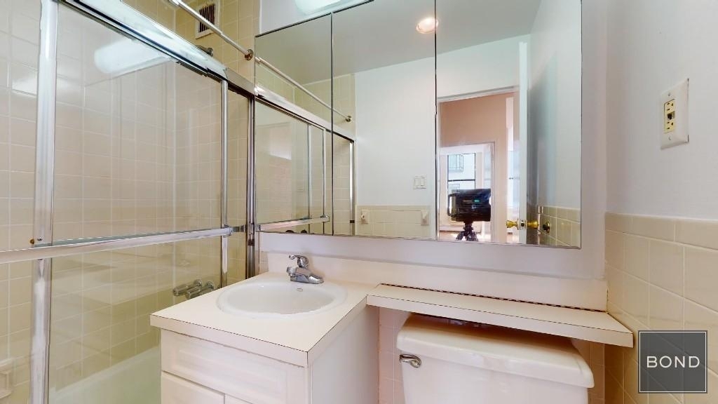 201 East 12th Street - Photo 7