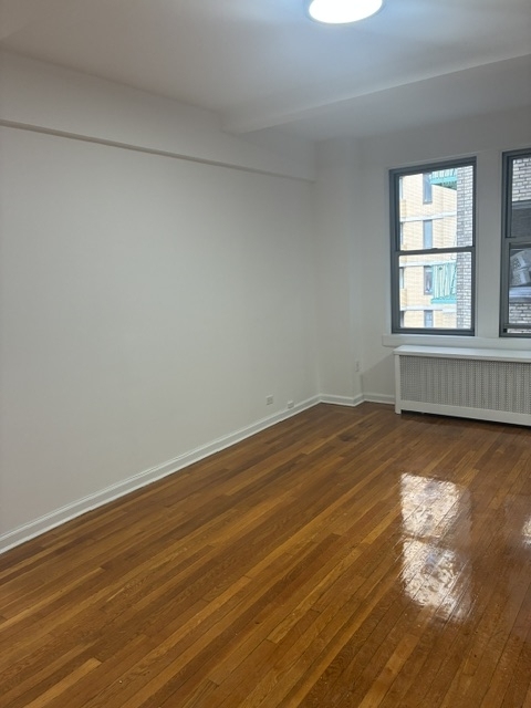 301 East 38th Street - Photo 2
