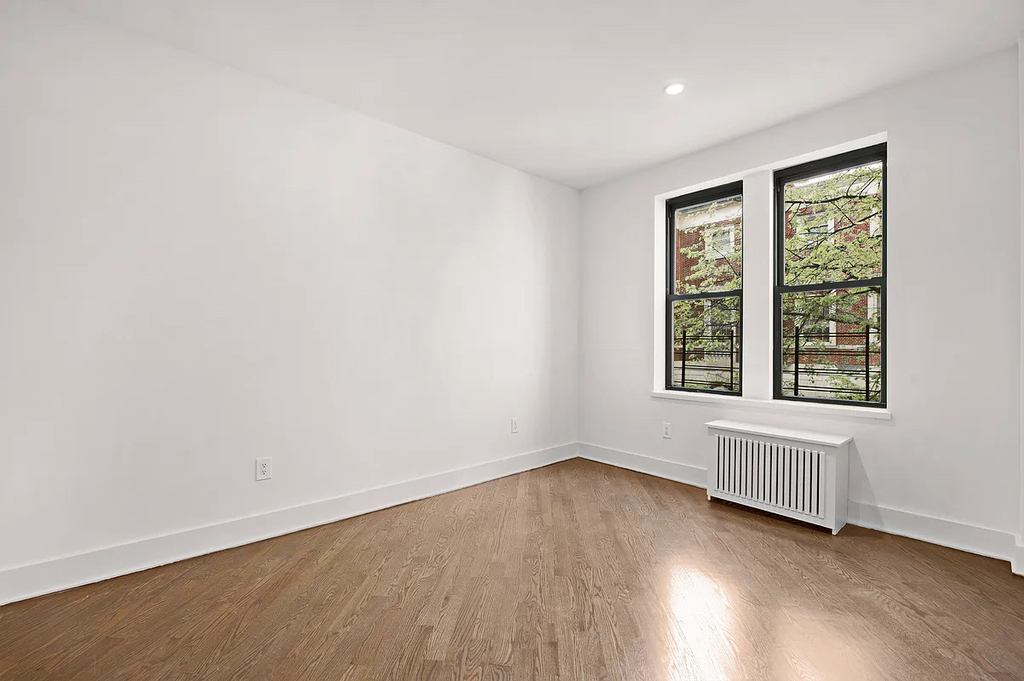 226 East 70th Street - Photo 5