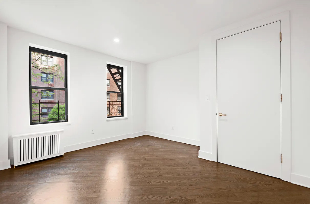 226 East 70th Street - Photo 4