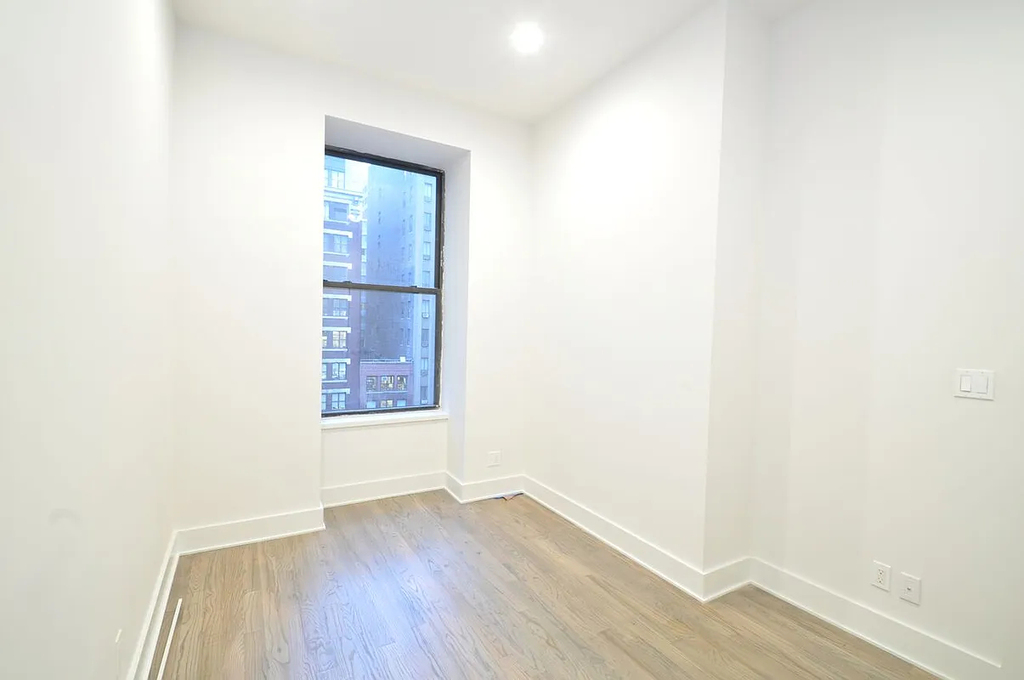 121 Madison Avenue - Photo 2
