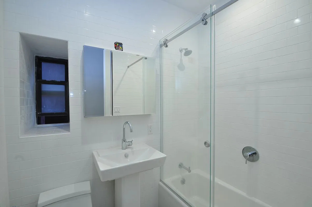 121 Madison Avenue - Photo 4