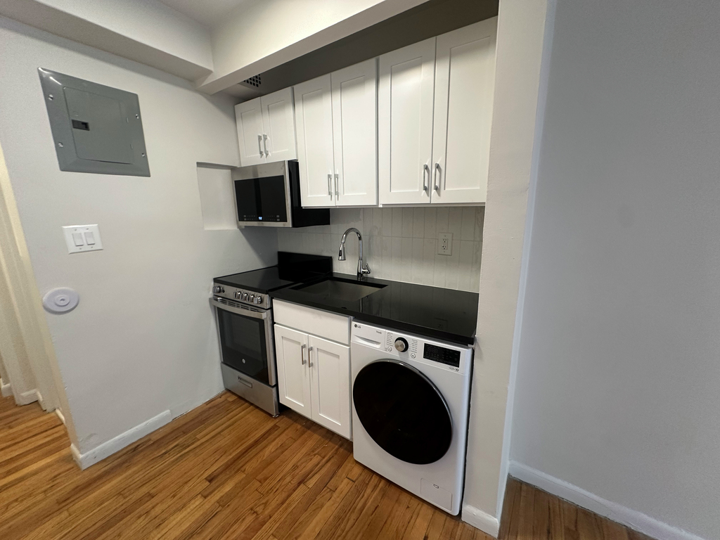 260 west 27th st - Photo 0