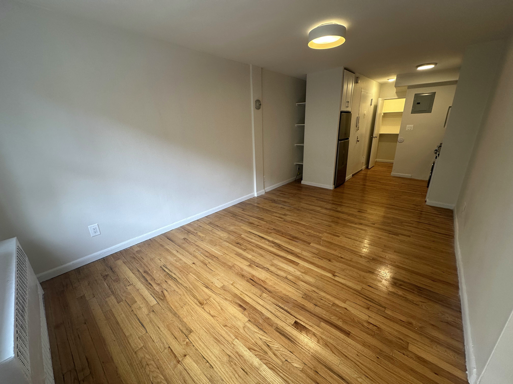 260 west 27th st - Photo 2