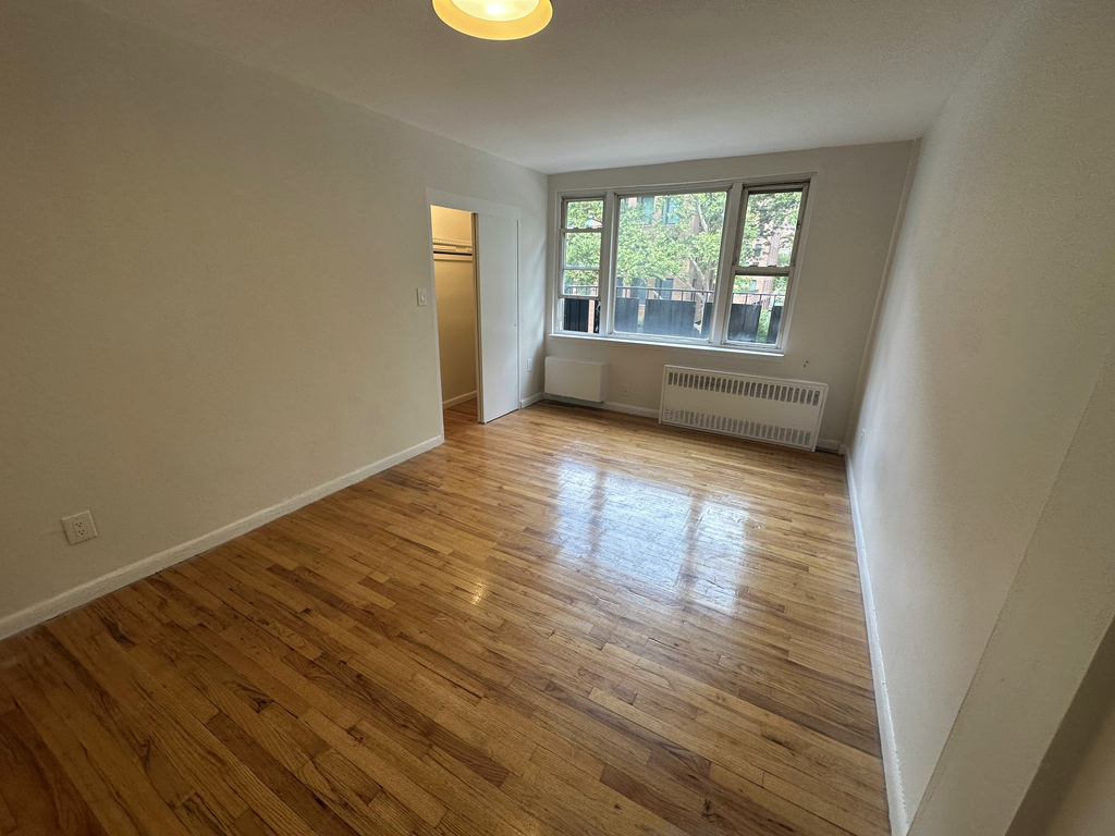 260 west 27th st - Photo 4