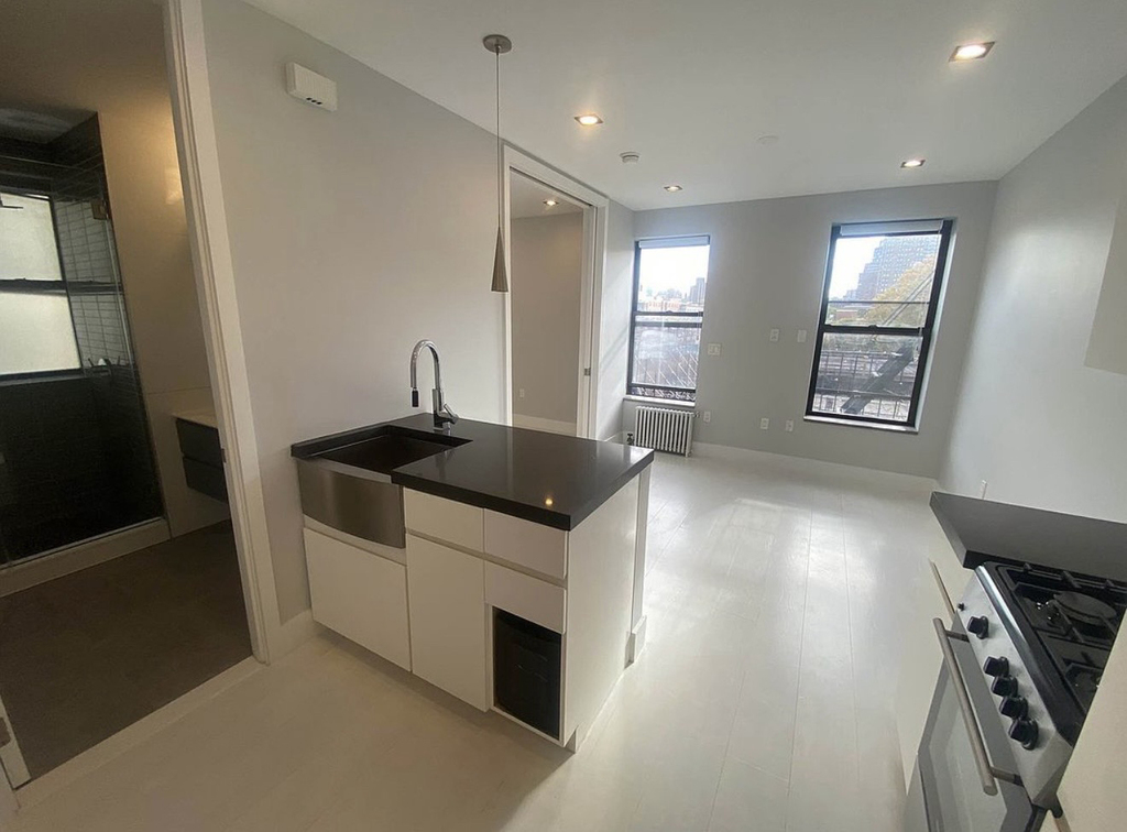 Stanton Street - Photo 2