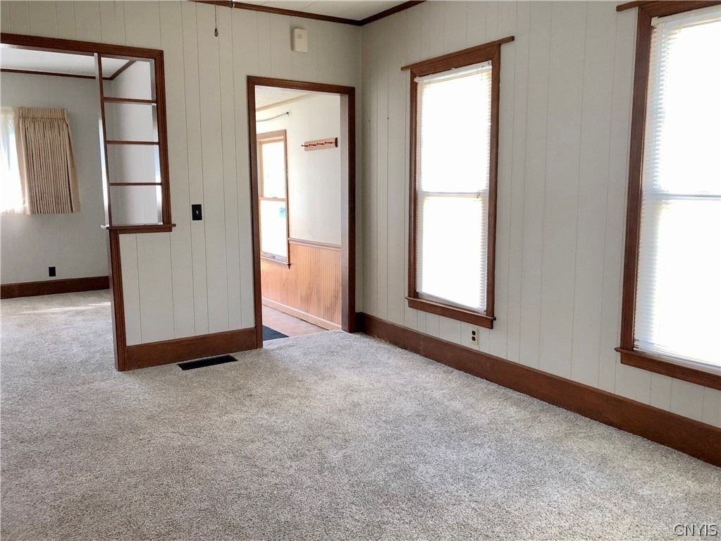 708 Schuyler Street - Photo 2