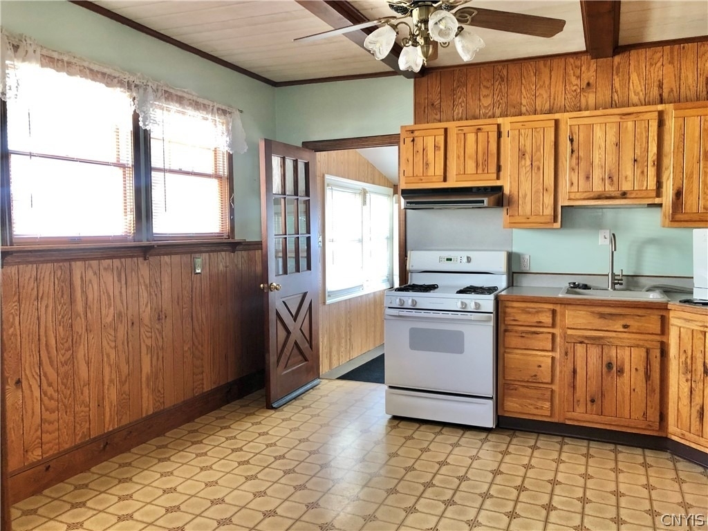 708 Schuyler Street - Photo 10