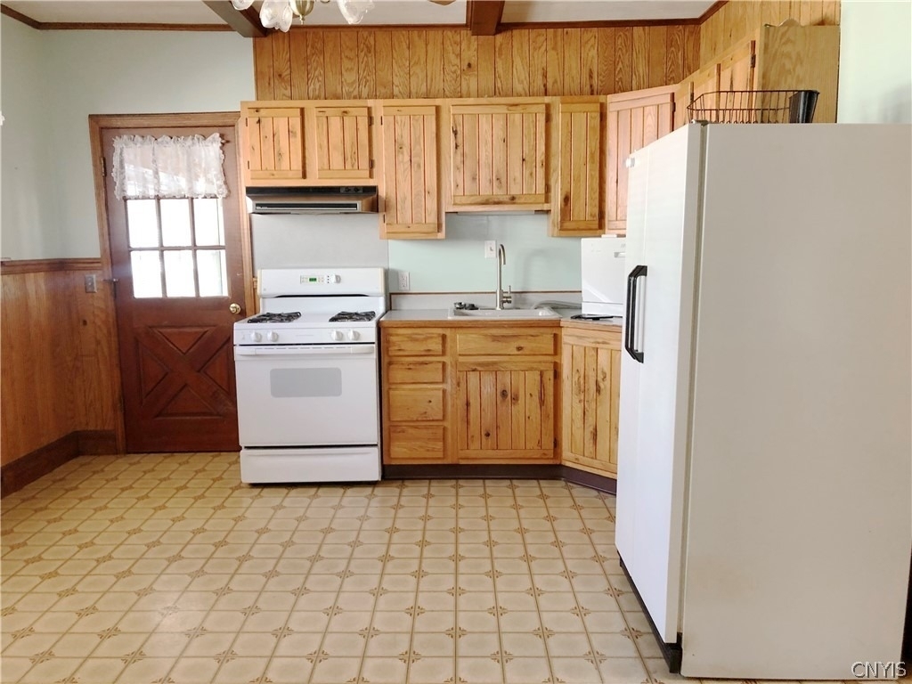 708 Schuyler Street - Photo 9