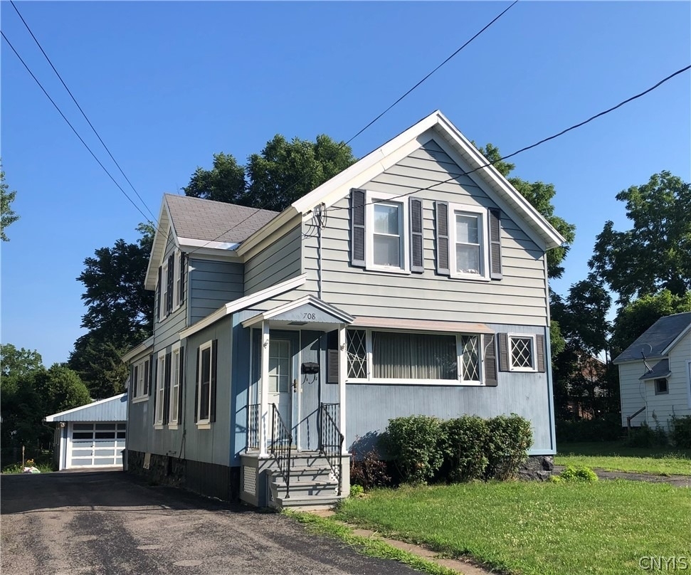 708 Schuyler Street - Photo 0