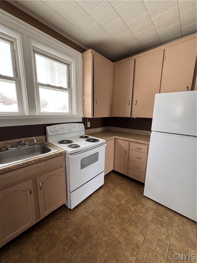 309 Mullin Street - Photo 3