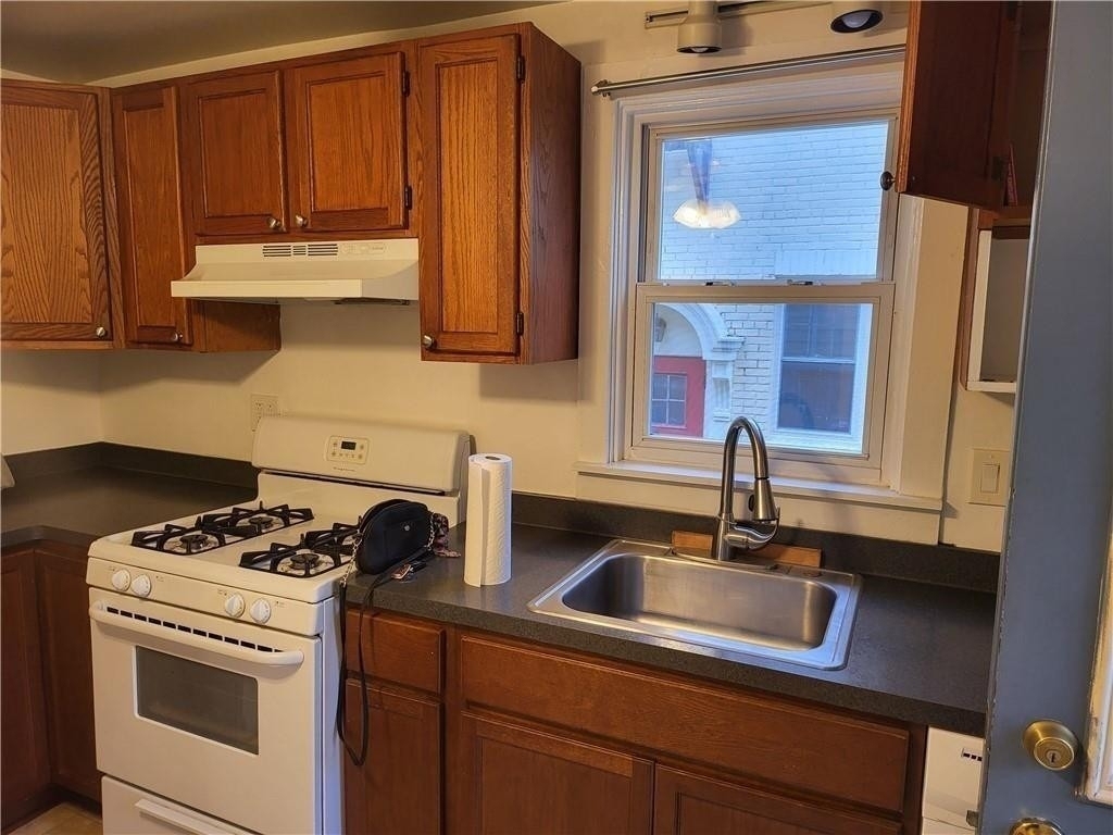 82 Adams Street - Photo 4