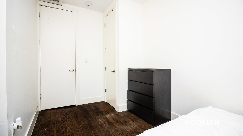 558 Kosciuszko Street - Photo 4