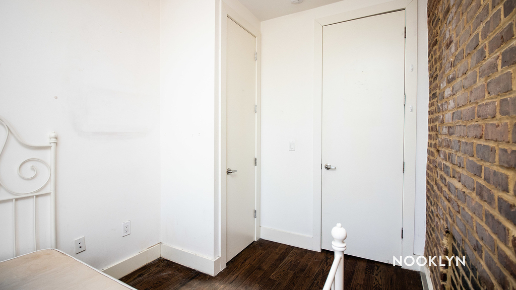 558 Kosciuszko Street - Photo 6