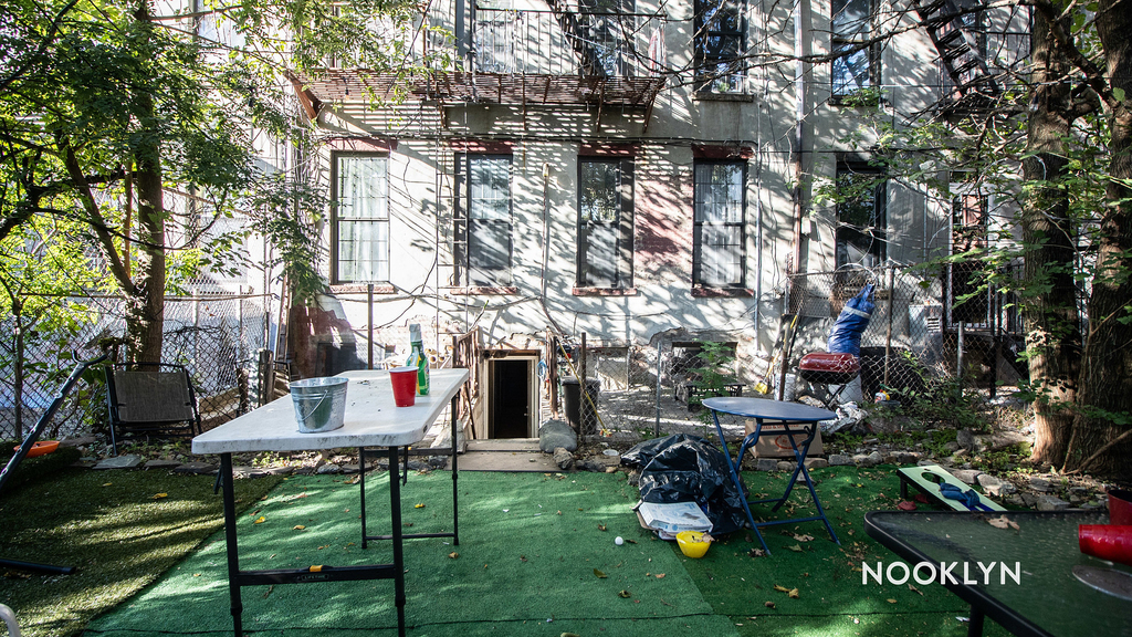 558 Kosciuszko Street - Photo 10