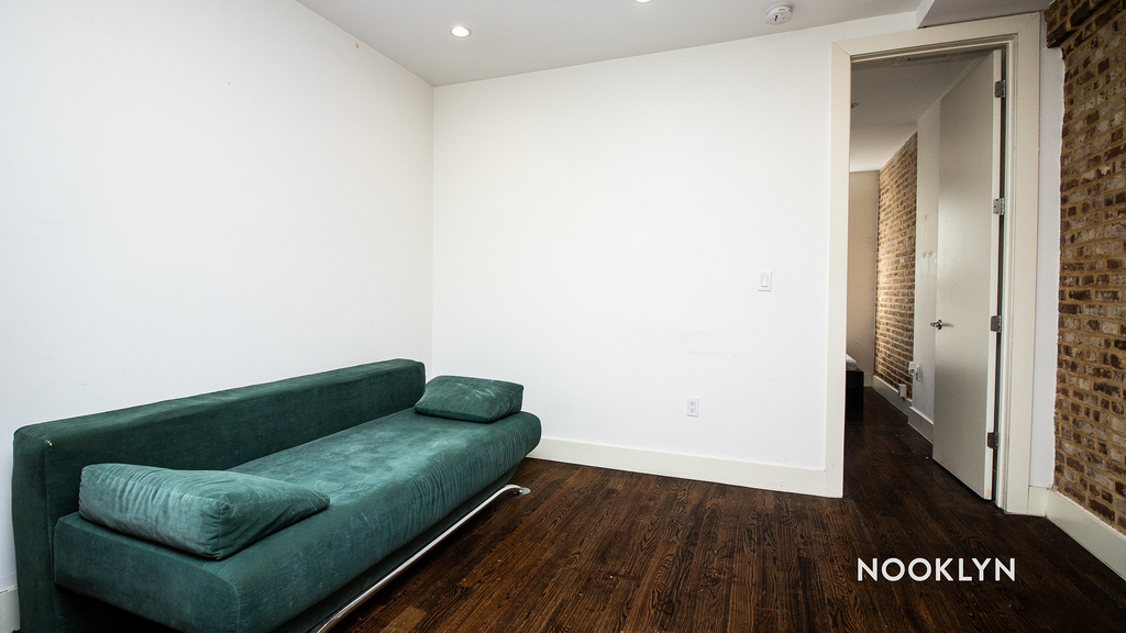 558 Kosciuszko Street - Photo 11