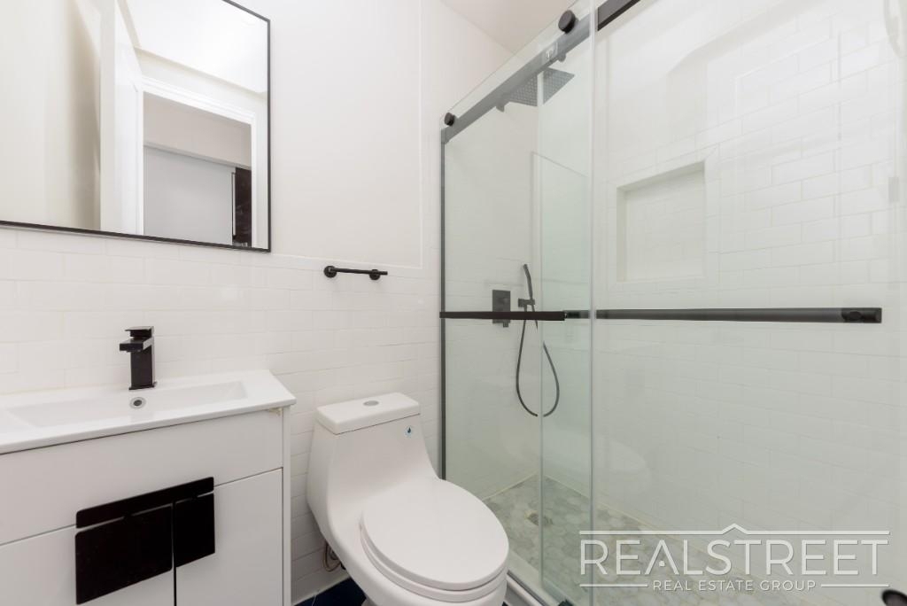 234 24th St - Photo 4