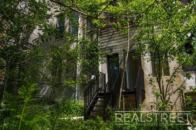 1044 Putnam Avenue - Photo 7