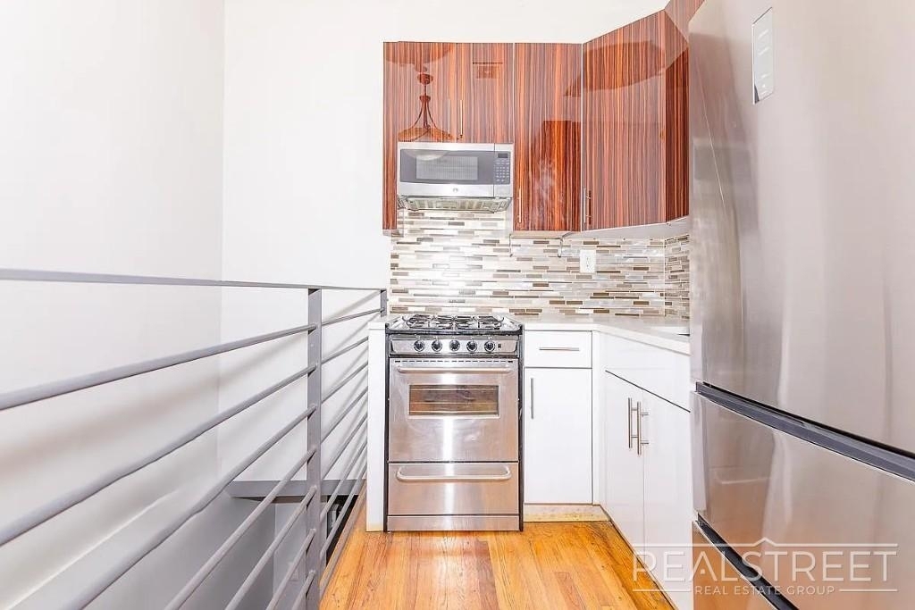 1044 Putnam Avenue - Photo 0