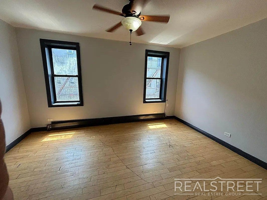 750 Onderdonk Avenue - Photo 3