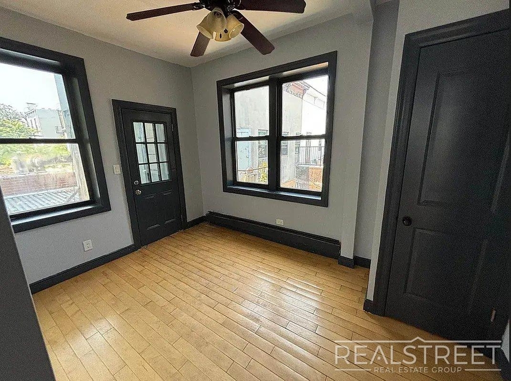 750 Onderdonk Avenue - Photo 2