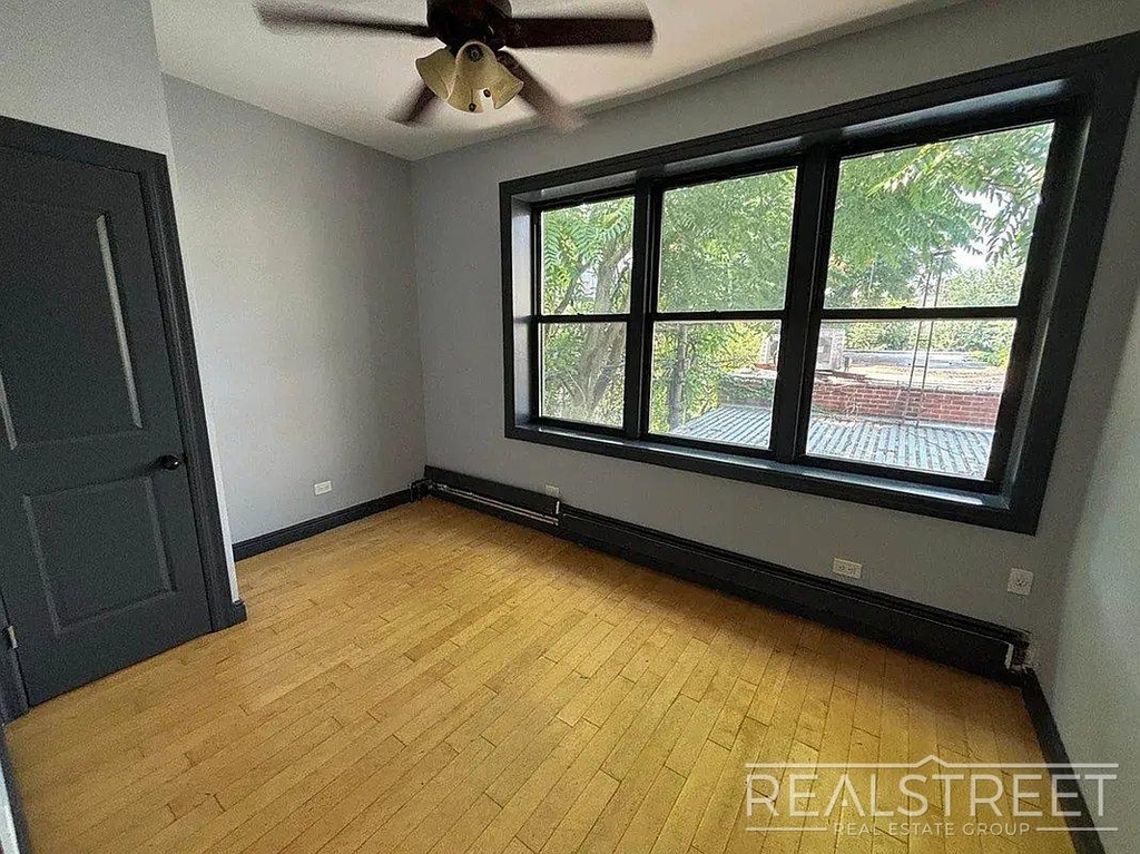 750 Onderdonk Avenue - Photo 4