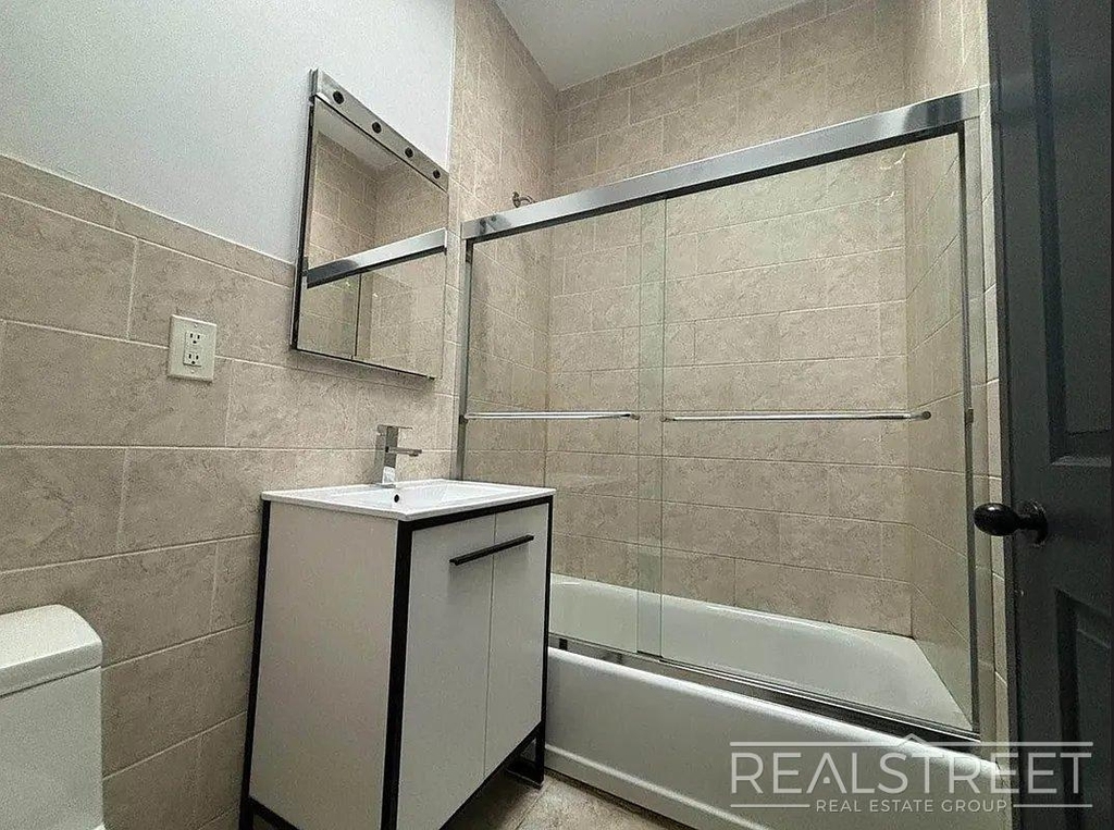 750 Onderdonk Avenue - Photo 7