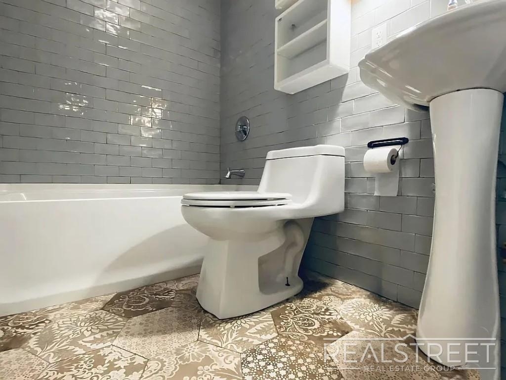 68 Halsey Street - Photo 6
