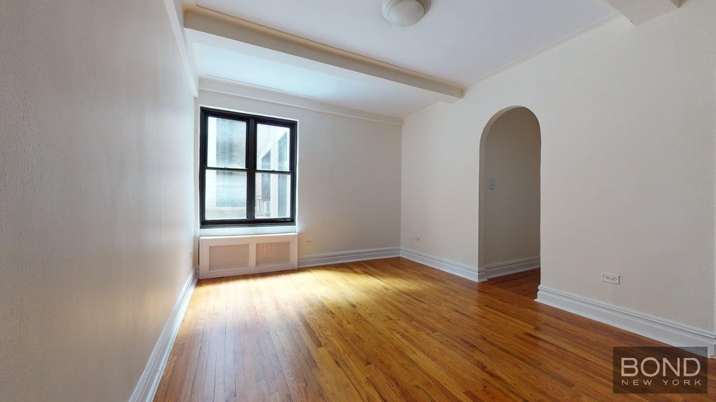 Second Avenue - Photo 0