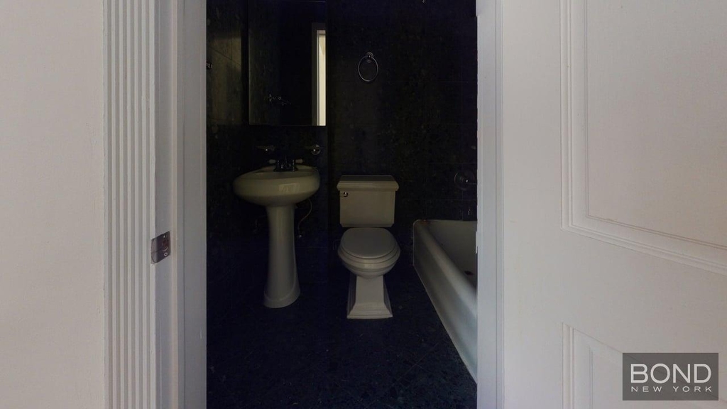 Second Avenue - Photo 6