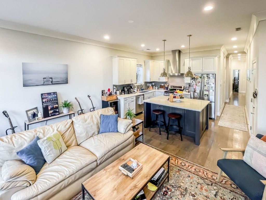 1241 W Oakdale Ave - Photo 3