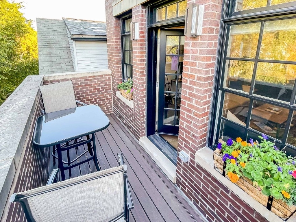 1241 W Oakdale Ave - Photo 9