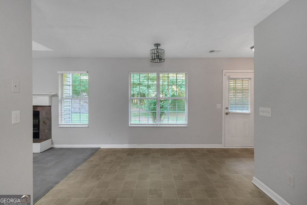 585 Mountainview Drive - Photo 6