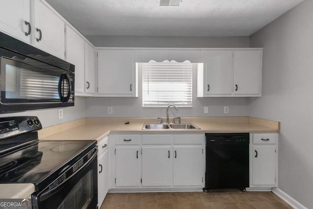 585 Mountainview Drive - Photo 10